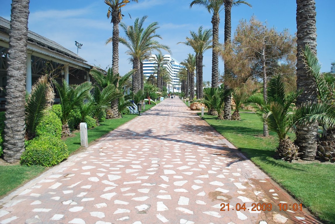 imagini hotel TITANIC LARA